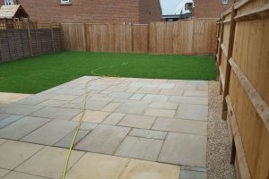 Coulsdon – Paving slaps job and torf